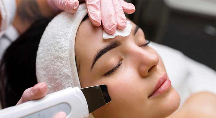  پاکسازی صورت با دستگاه