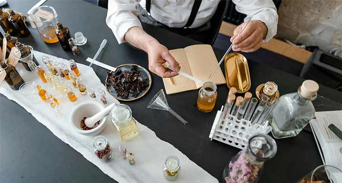 کارگاه تولید عطر 