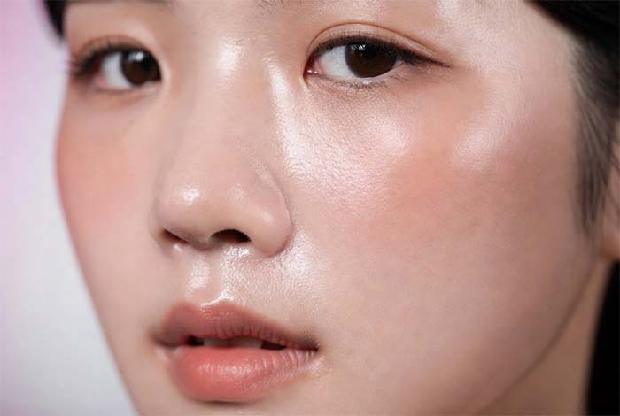 درخشش بلورین با تکنیک پوست شیشه‌ای (Glass Skin)